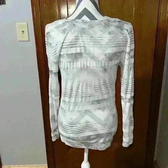 2/$10 Calvin Klein jeans, burnout, T-shirt, size medium. - Picture 3 of 4